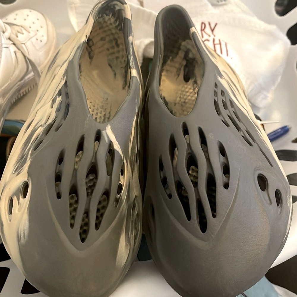 YZY YEEZY FOAM RUNNER slightly used